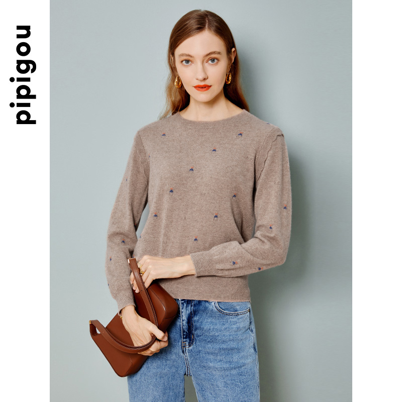 皮皮狗秋冬新款圆领无染色羊绒衫定位绣花套头女宽松舒适针织羊绒 - 图0