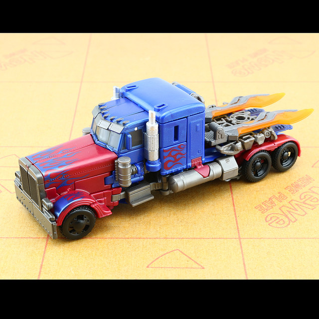 Hasbro Transformers 2 Optimus Prime SS05 model