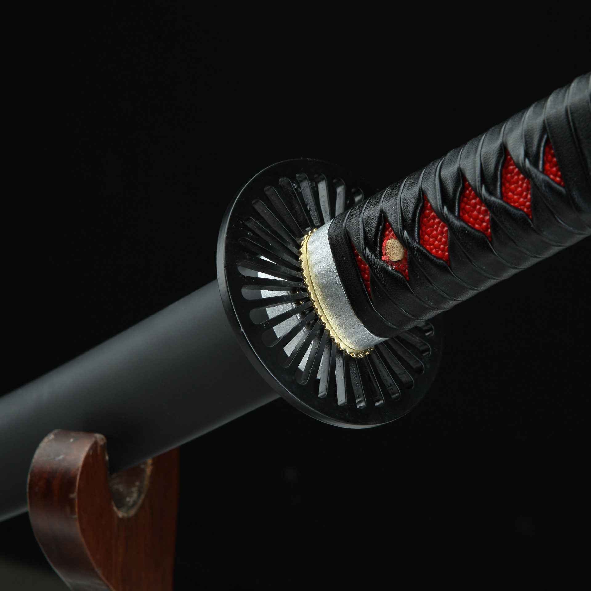 龙泉市刀剑炭治郎手工锻打鬼灭之刃日本打刀工艺品一件未开刃,淘宝优惠券,粉丝福利购,淘宝优惠卷