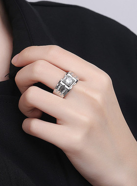 男士两克拉镀铂金色时尚款银饰品