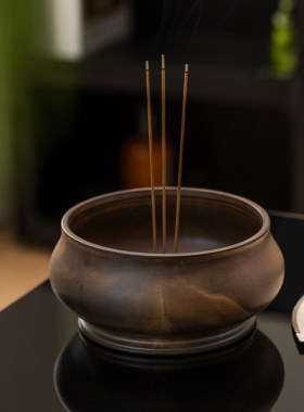 大号陶瓷三足供佛线香炉