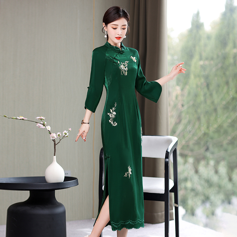 Retro lightweight cheongsam, sexy dress, light style Retro lightweight cheongsam, sexy dress, light style
