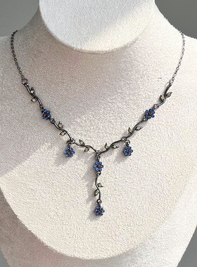 蓝色小梅花滴釉项链女夏天高级感气质颈链百搭法式复古设计锁骨链