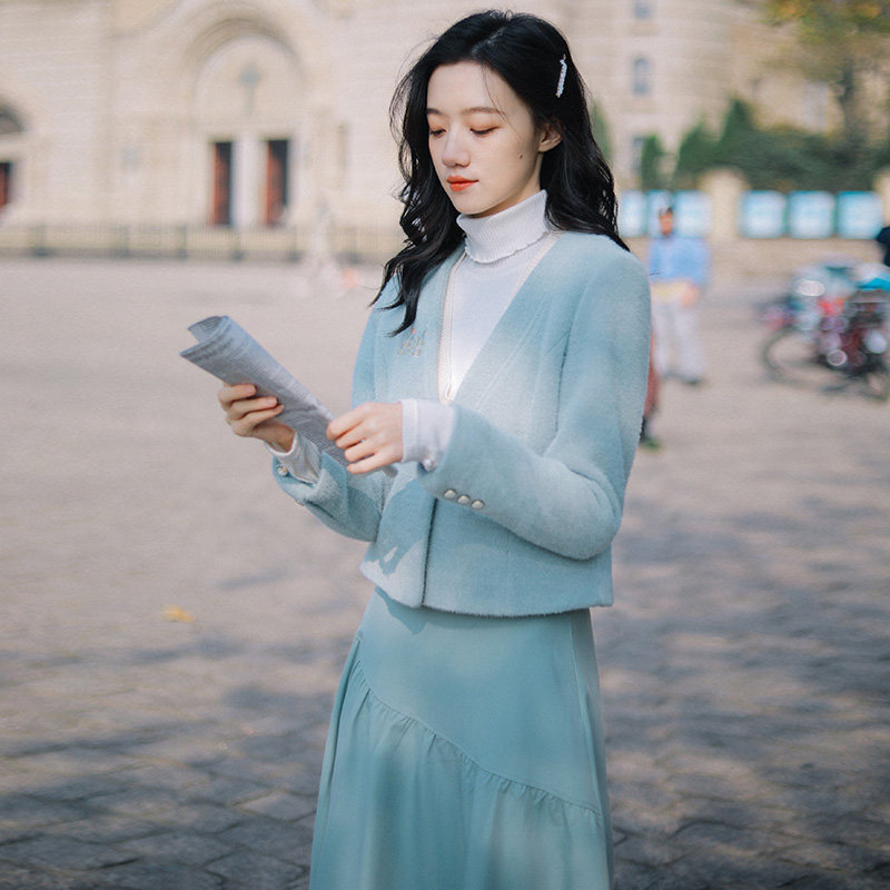 微笑向暖春季学院风刺绣西服外套加半裙女2024年短款别致原创气质,淘宝优惠券,粉丝福利购,淘宝优惠卷