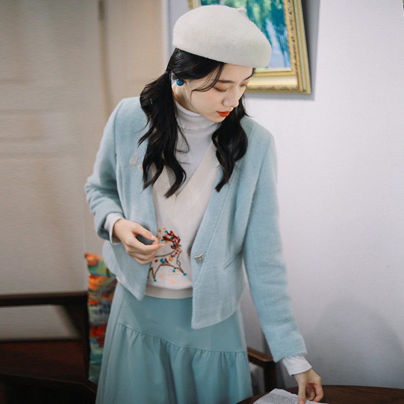 微笑向暖春季学院风刺绣西服外套加半裙女2024年短款别致原创气质,淘宝优惠券,粉丝福利购,淘宝优惠卷