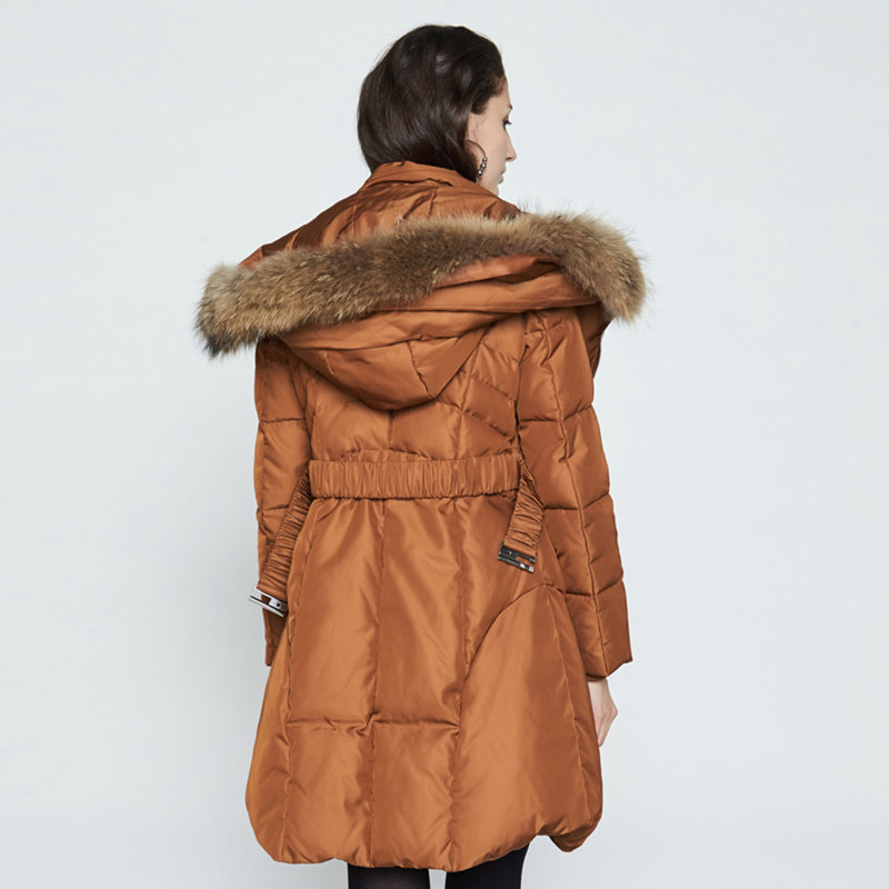  艾格银座羽绒服