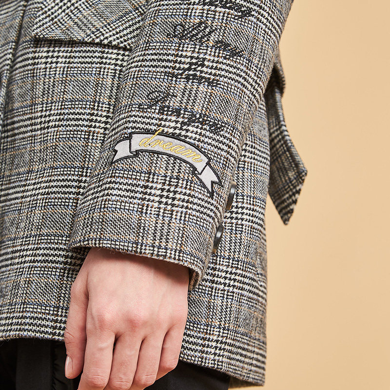 艾格春秋季新品系带西装领双排扣 艾格银座短外套