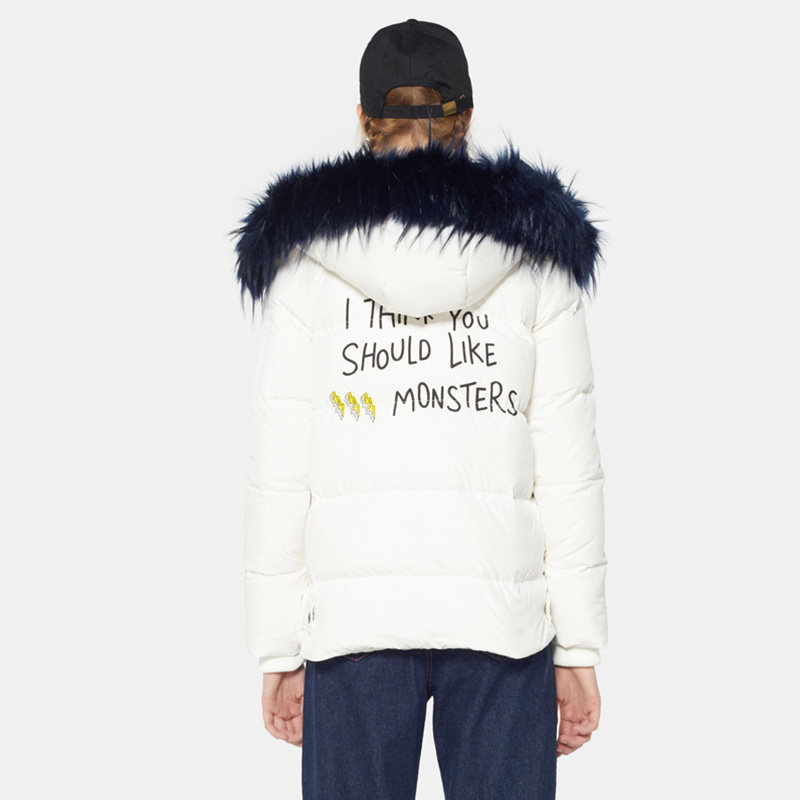  艾格银座羽绒服