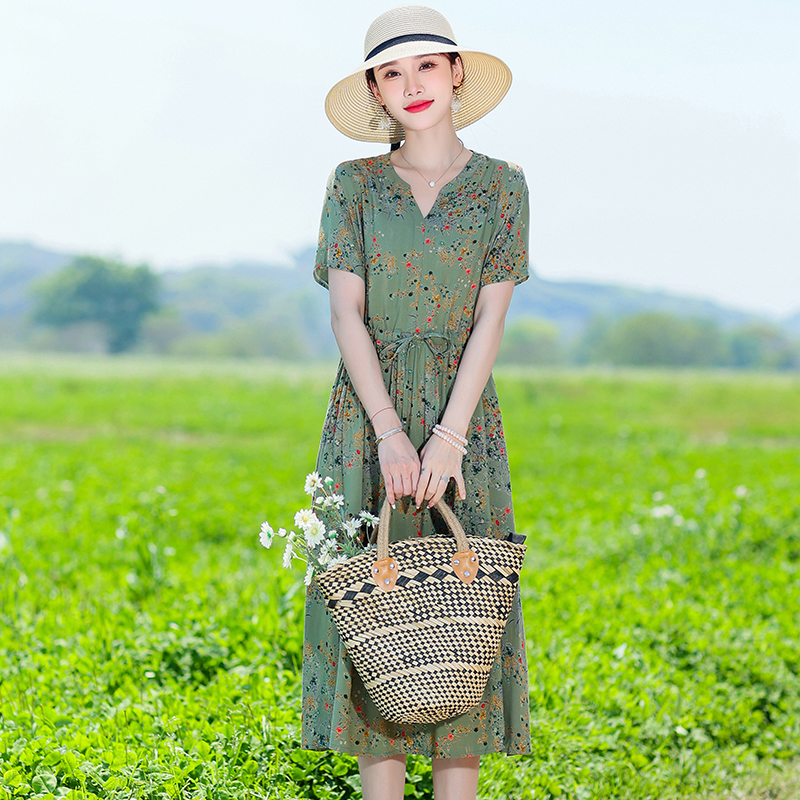 新款气质高端棉绸连衣裙女夏季高级感年轻妈妈大码大摆沙滩裙显瘦