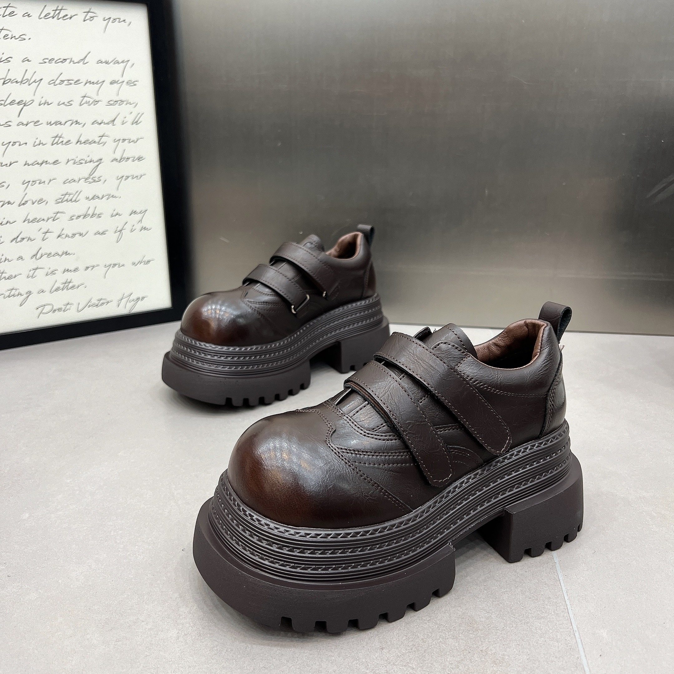 欧货大头乐福鞋女2025新款真皮厚底松糕低帮单鞋魔术贴时尚小皮鞋,淘宝优惠券,粉丝福利购,淘宝优惠卷