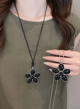 2025新款黑色花瓣吊坠项链