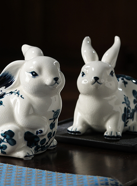 摆设青花瓷现代酒柜谢师兔子摆件