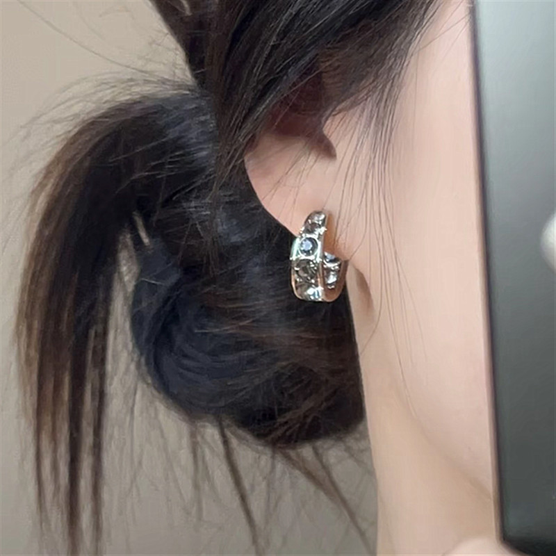 新款铜镀金高级感灰色镶钻小圈耳扣简约冷淡风ins时尚新年百搭款,淘宝优惠券,粉丝福利购,淘宝优惠卷