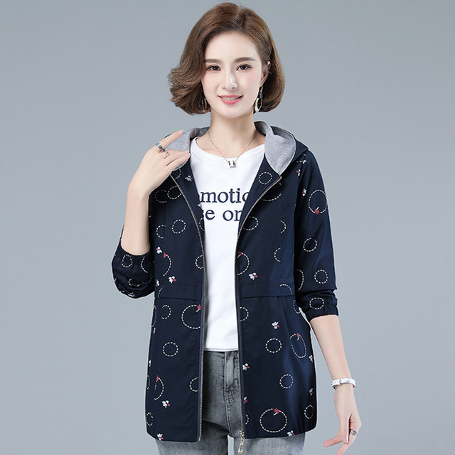 2025 spring and autumn new style coats for middle-aged and elderly women, loose, western style, large size mother's wear, pure cotton windbreaker, women's polka-dot tops