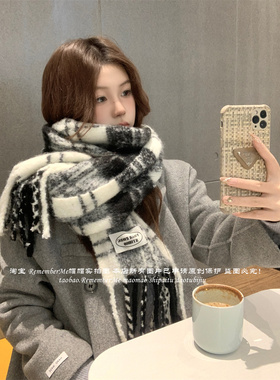 时髦博主吸睛亮黄色格子保暖围巾