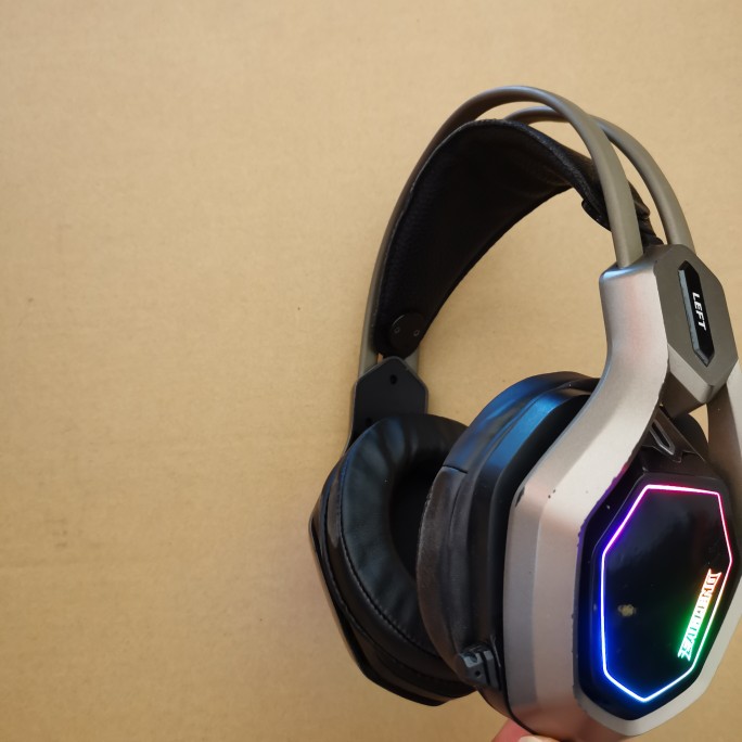 Headphones head-mounted chicken game independent sound card USB