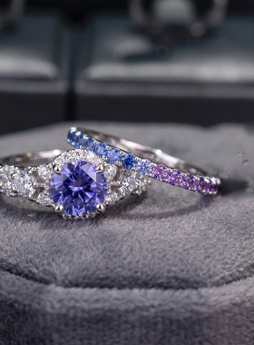 今饰有约老钱风紫罗兰戒指