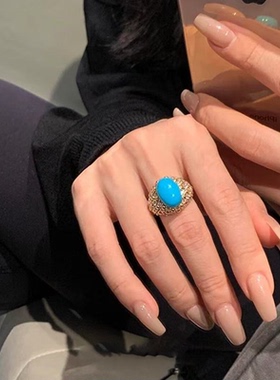 今饰有约中古蓝松蛋面锆石戒指