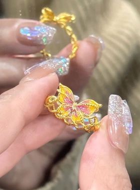 今饰有约幻紫蝶梦金色戒指女