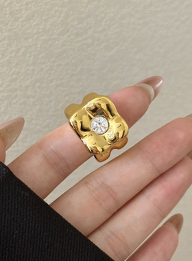 今饰有约鸢尾花花朵滴油戒指