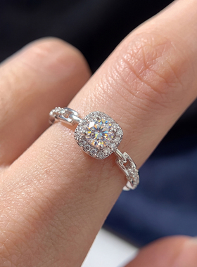 今饰有约爆闪方钻链条戒指女