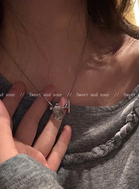 甜酷个性小众透明水晶吊坠项链女2025年秋冬新款卫衣毛衣链锁骨链