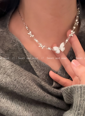 ins冷淡风小蝴蝶项链女锁骨链气质轻奢小众高级设计感卫衣毛衣链