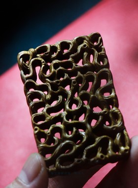 镂空雕刻金丝楠木项坠路路通男