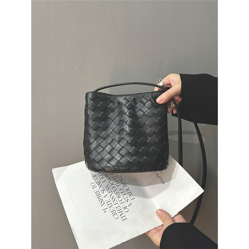 手工编织包包女2025新款水桶包质感简约百搭时尚单肩斜挎包潮,淘宝优惠券,粉丝福利购,淘宝优惠卷