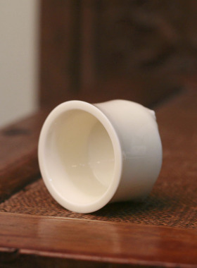 陶瓷香炉羊脂釉白色纹香器香道