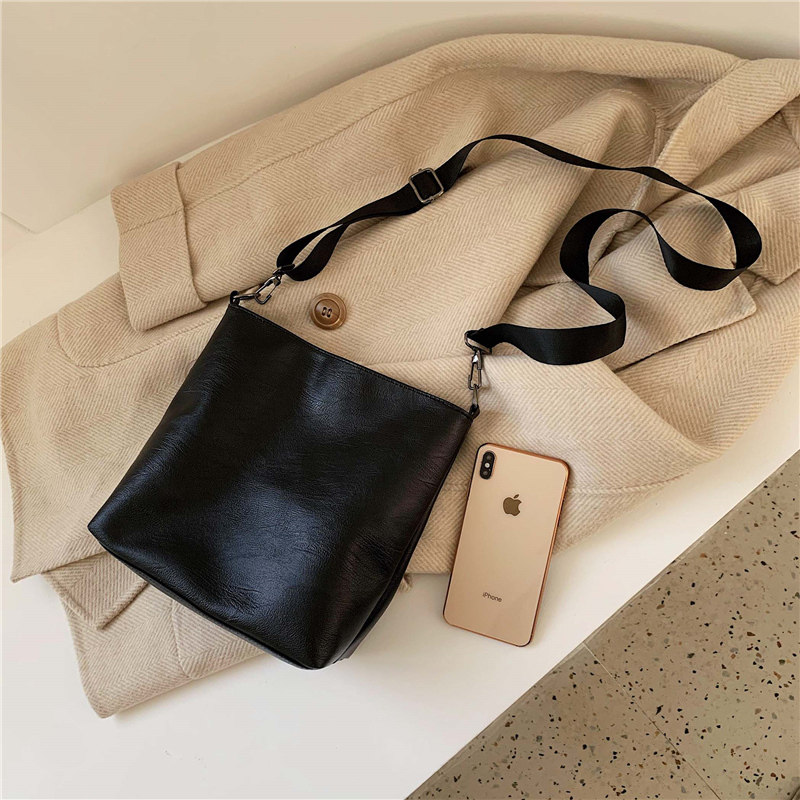 单肩包秋冬大容量新款2020上课包 圣茵娜女士包袋