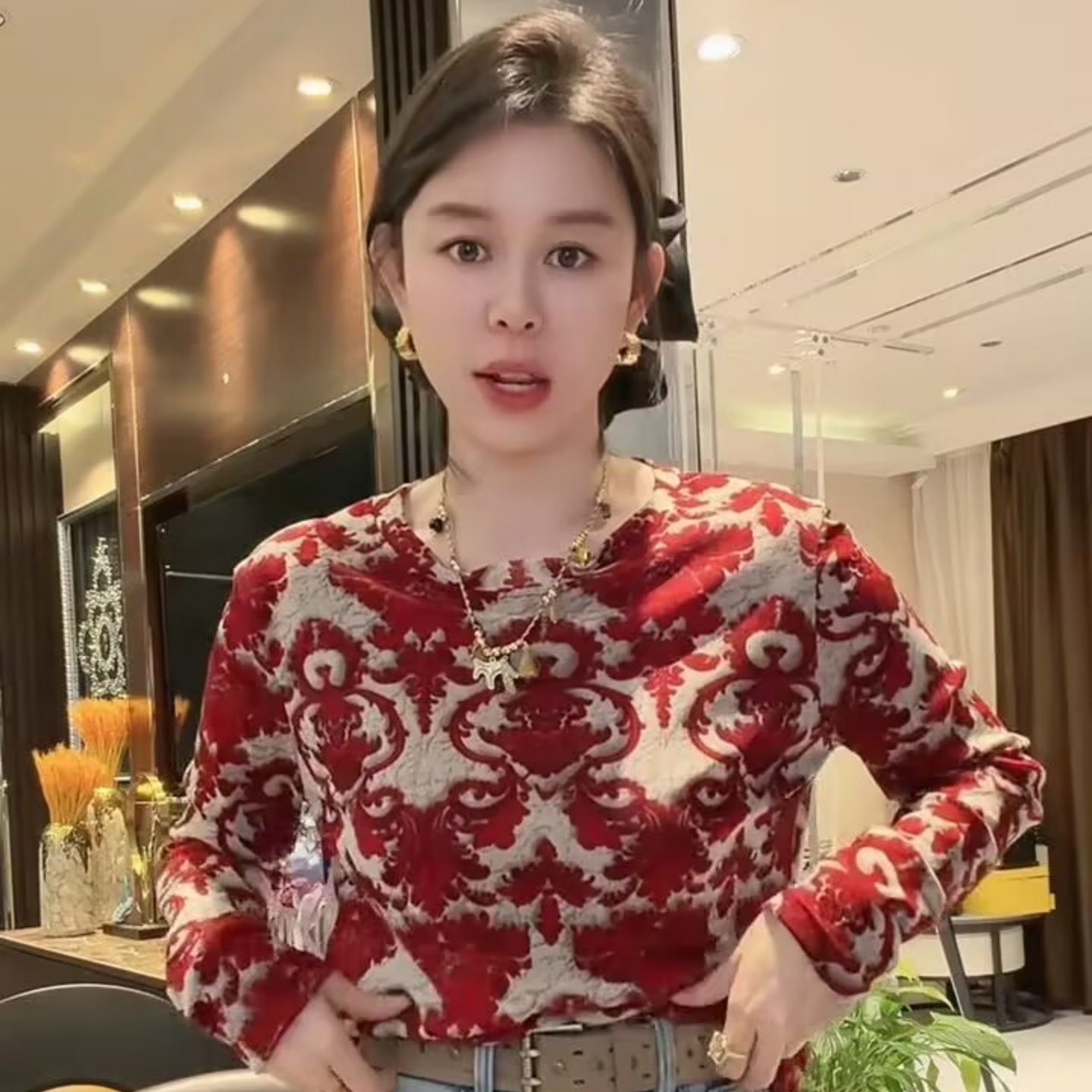 秋冬季新款洋气显白高级感温柔气质港风复古花长袖减龄打底衫上衣,淘宝优惠券,粉丝福利购,淘宝优惠卷