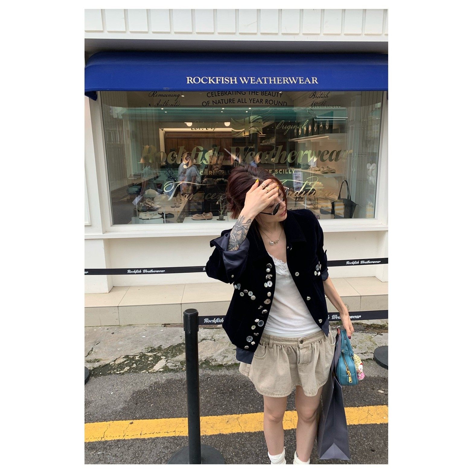 THREE GOOOD殷三吉 凛冬恋歌扣子设计丝绒短外套女设计感时尚新款 - 图0