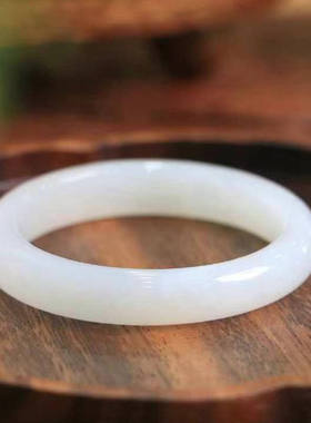 天然羊脂白玉手镯女款