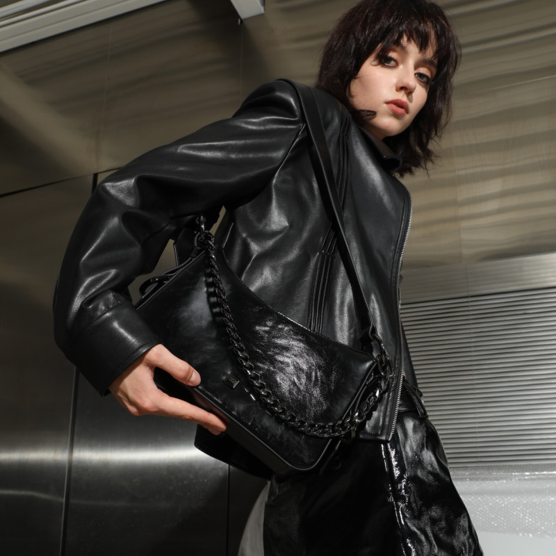 INJOYLIFE机能粗链条包女新款小众设计黑色斜挎包包单肩腋下包,淘宝优惠券,粉丝福利购,淘宝优惠卷