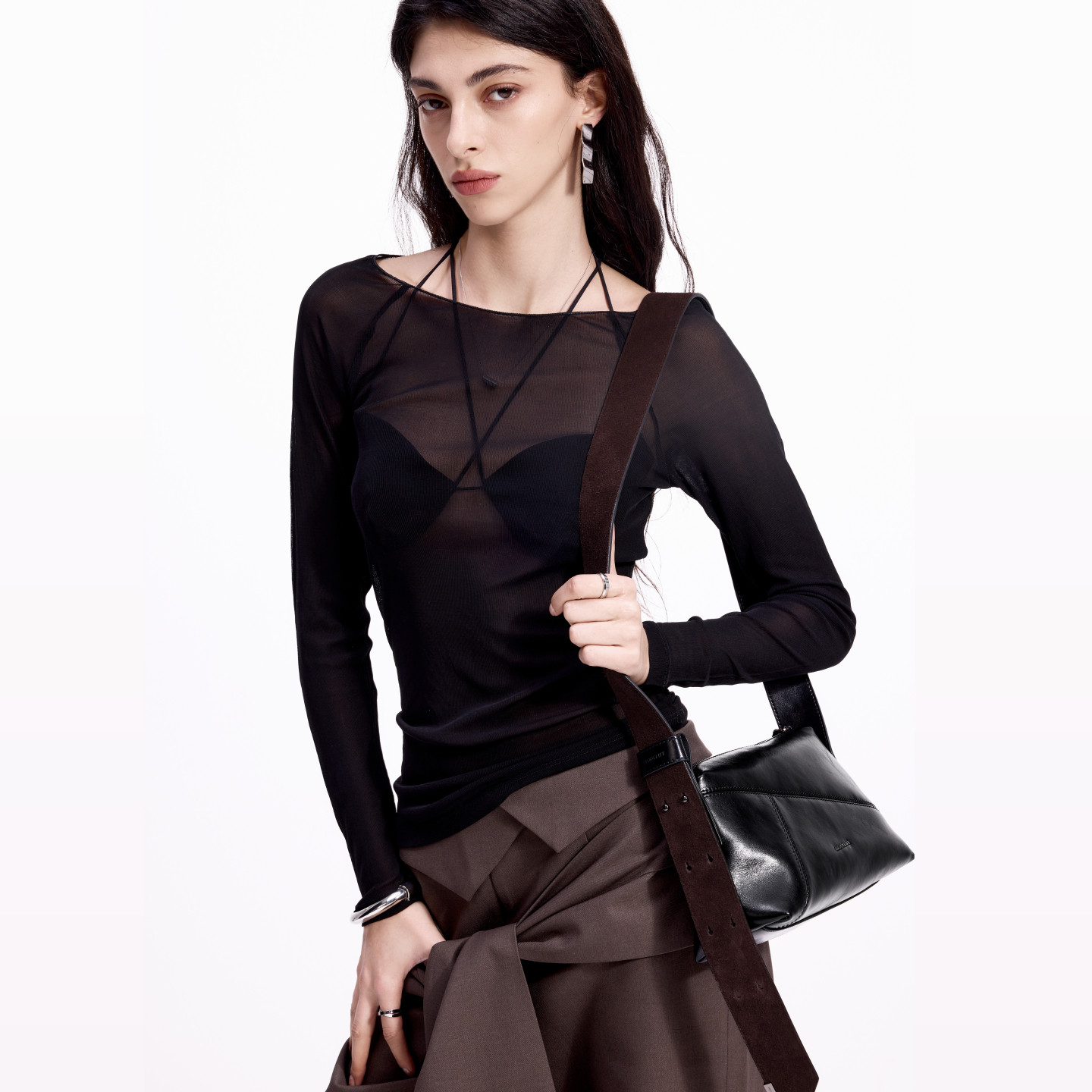 INJOYLIFE结构枕头包小号 油蜡皮通勤斜挎单肩包小众宝藏情侣款,淘宝优惠券,粉丝福利购,淘宝优惠卷