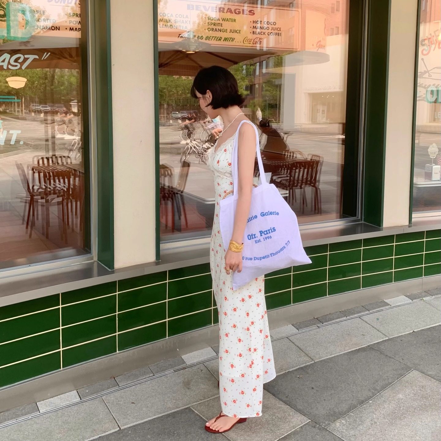 酒午自制【夏日庄园】法式复古2025夏季新款v领蕾丝边碎花吊带裙,淘宝优惠券,粉丝福利购,淘宝优惠卷