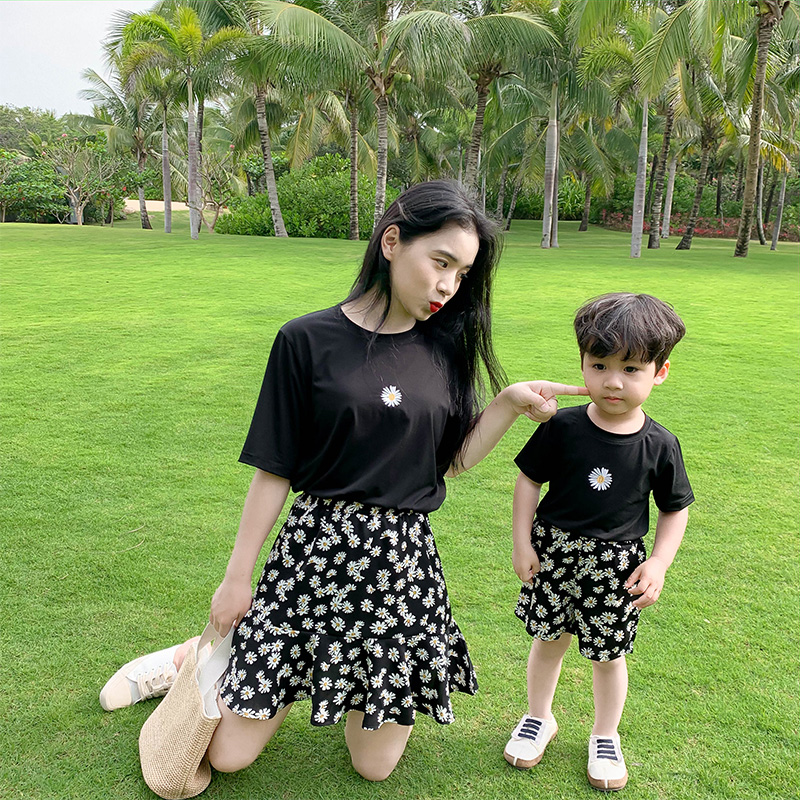 全家装亲子装一家三四口母女装夏季夏装洋气母子 恤时尚小雏菊潮 t 全家装亲子装一家三四口母女装夏季夏装洋气母子 恤时尚小雏菊潮 t