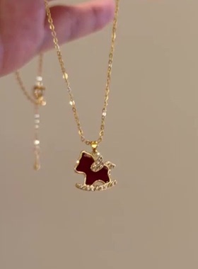 马上有钱新中式红色小马项链女款