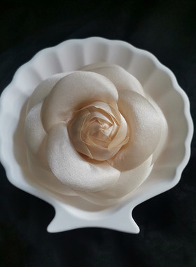 手作山茶花真丝烫花胸针