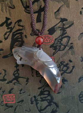 手工雕刻狼牙吊坠玛瑙天然