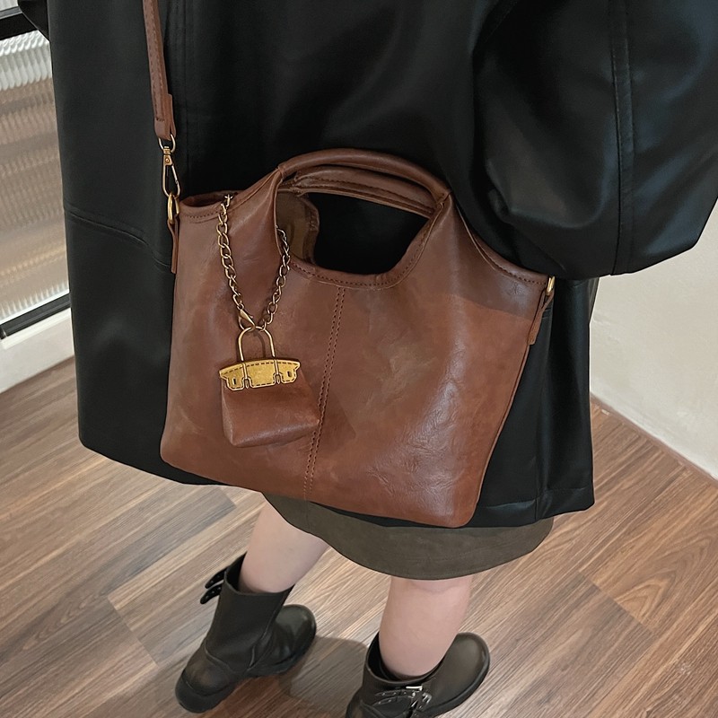 今年流行爆款包包女秋冬百搭复古斜挎包时尚手提水桶包上班小拎包,淘宝优惠券,粉丝福利购,淘宝优惠卷