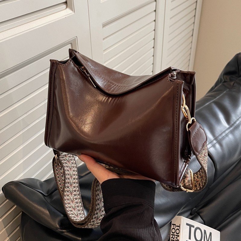 高级质感包包女包2025新款时尚通勤单肩包复古百搭宽带斜挎小方包,淘宝优惠券,粉丝福利购,淘宝优惠卷