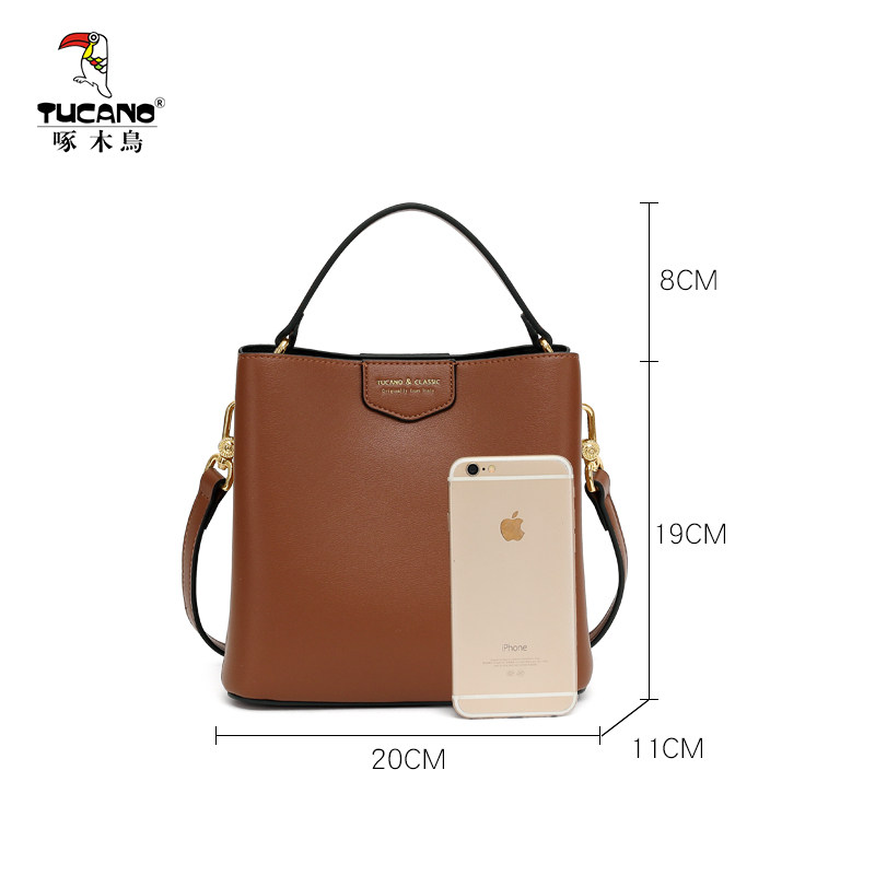 啄木鸟2021新款潮秋冬百搭水桶包 啄木鸟七好女士包袋