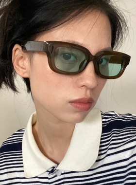高冷寡淡2022欧美透绿框蓝片墨镜粗边小方形中性复古时髦太阳眼镜
