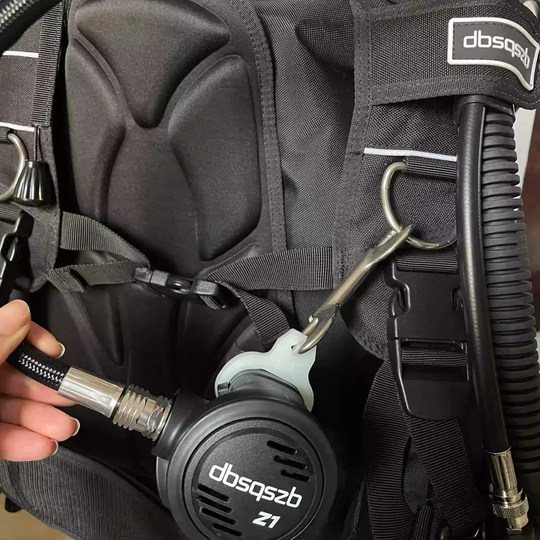 夜光潜水二级头挂套硅胶套高亮调节器快拆挂扣咬嘴挂环深潜