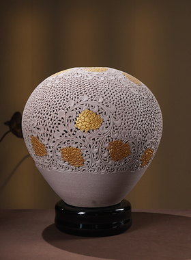 陶瓷新中式风礼盒镂空桌面装饰品