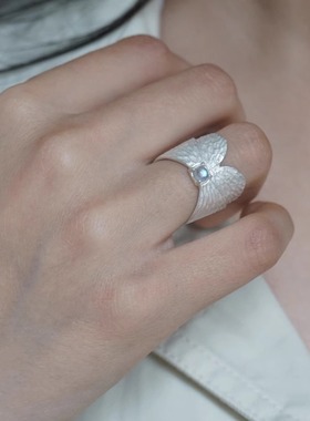 一寸十里月蝶爪镶宝石纯银戒指