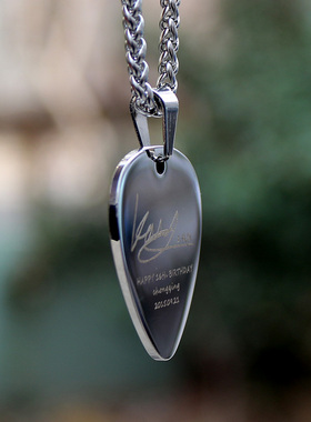 王俊凯16岁生日同款搭配吊坠