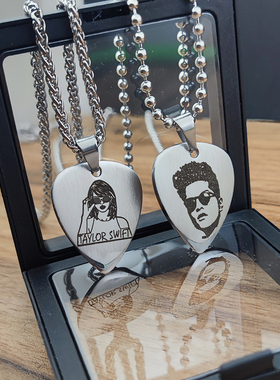 霉霉泰勒吉他拨片项链